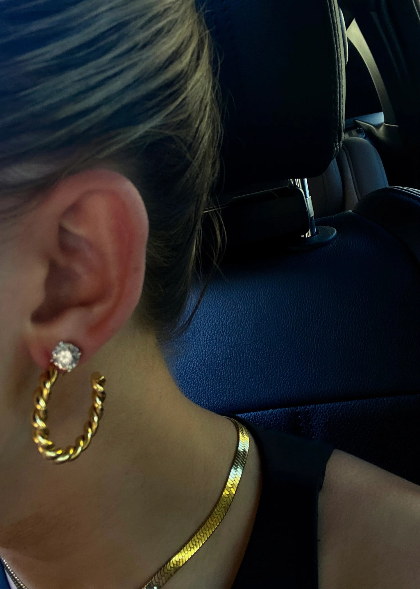 CHANSUTTPEARLS Gold Medium Twist Hoops